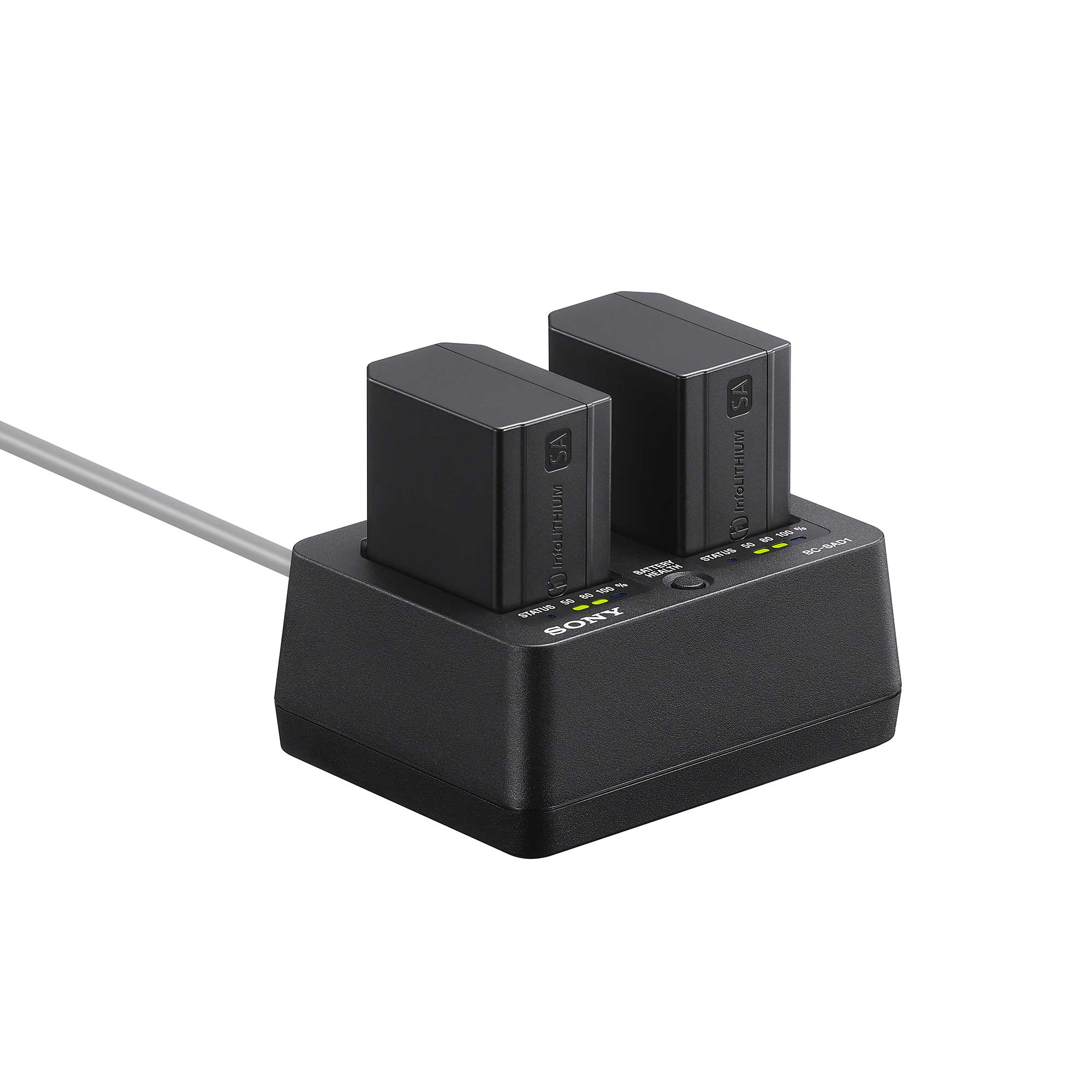產品圖顯示插有兩顆 SA 系列電池的充電器正前方視角