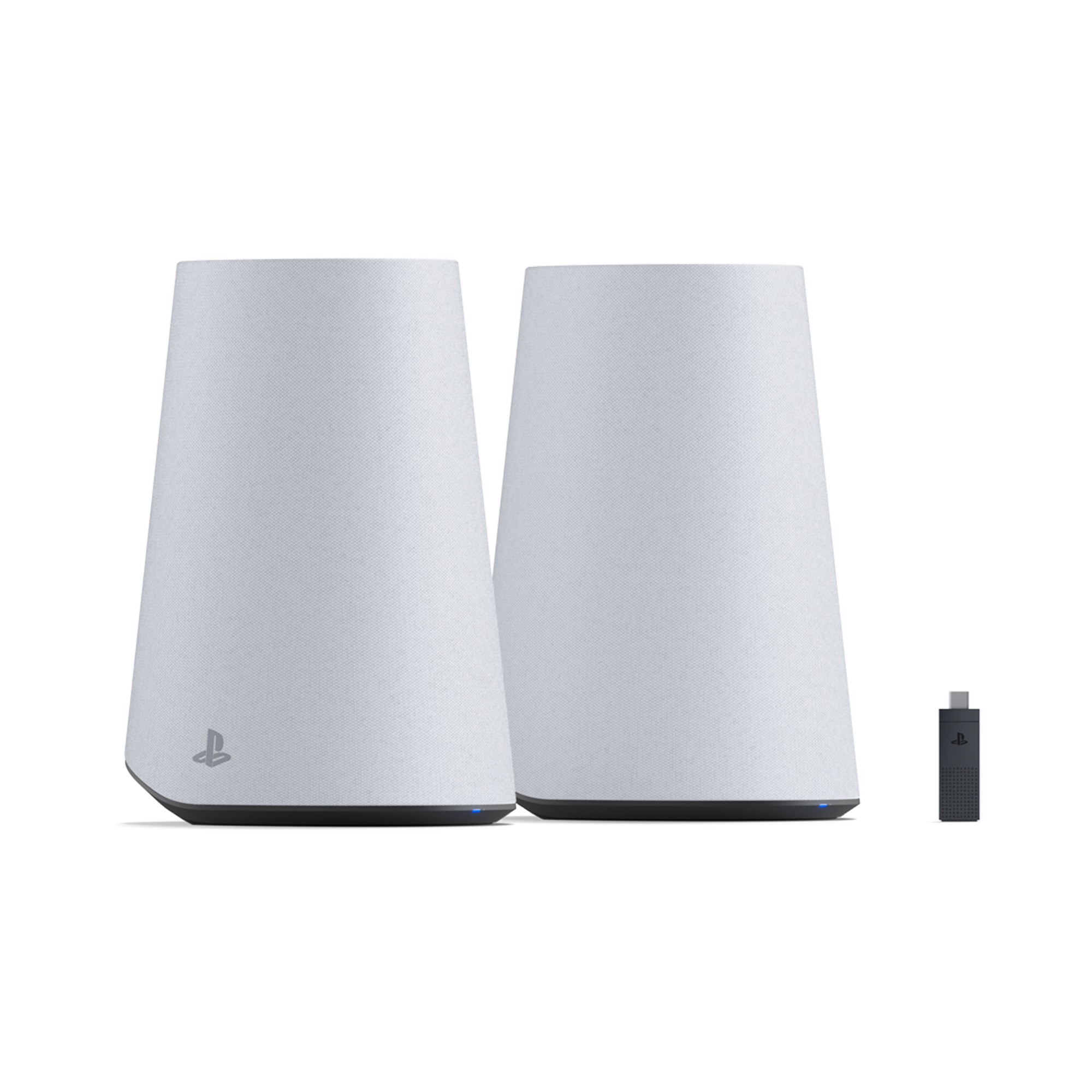 白色 Pulse Elevate 無線喇叭，右側有一個專屬的 PlayStation Link USB 無線接收器