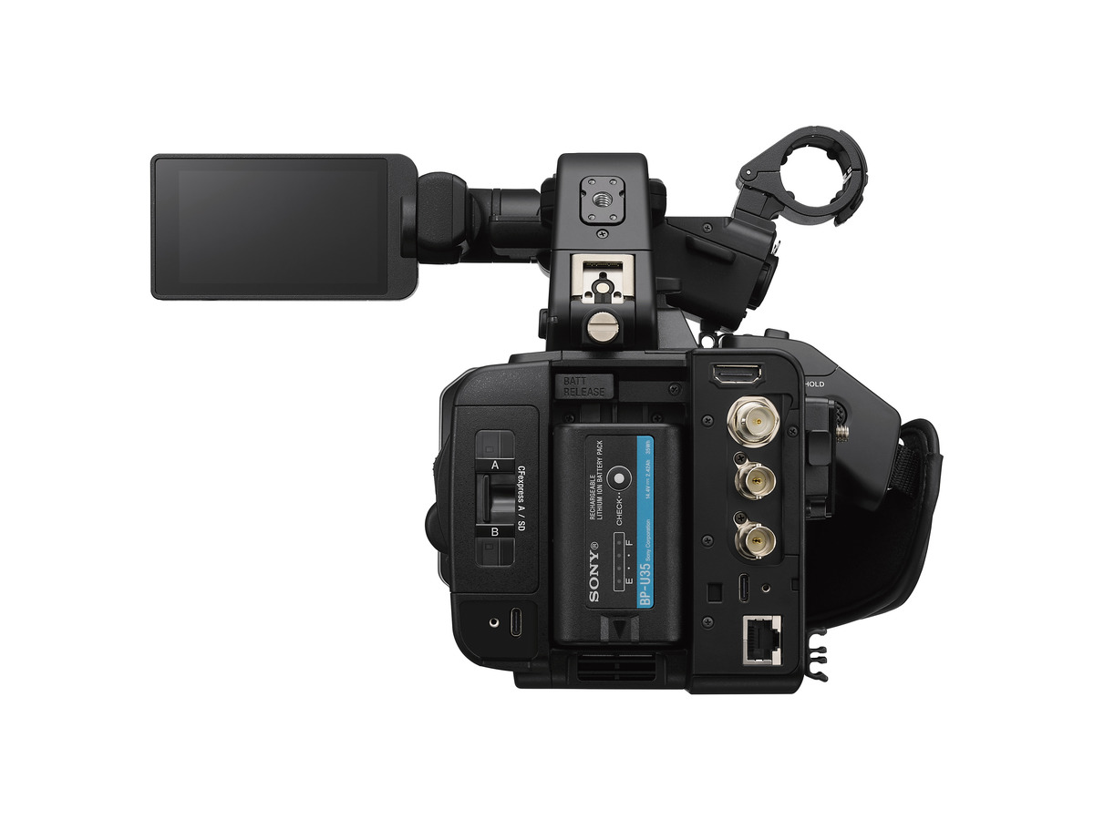 PXW-Z300 4K 手持攝錄影機，機身背面裝上電池圖示