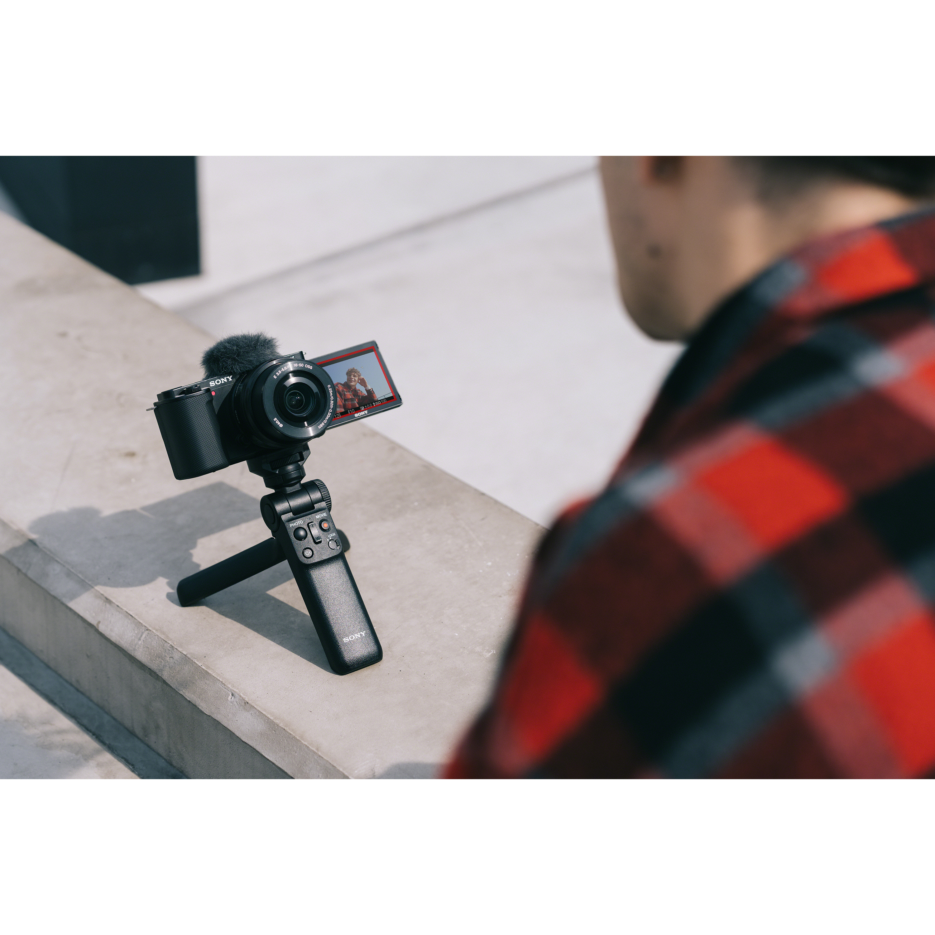 ZV-E10相機使用手持握把拍攝