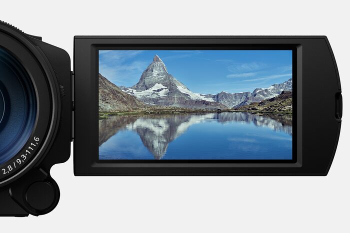 FDR-AX700超精細LCD觸控面板，面板裡呈現山水影像