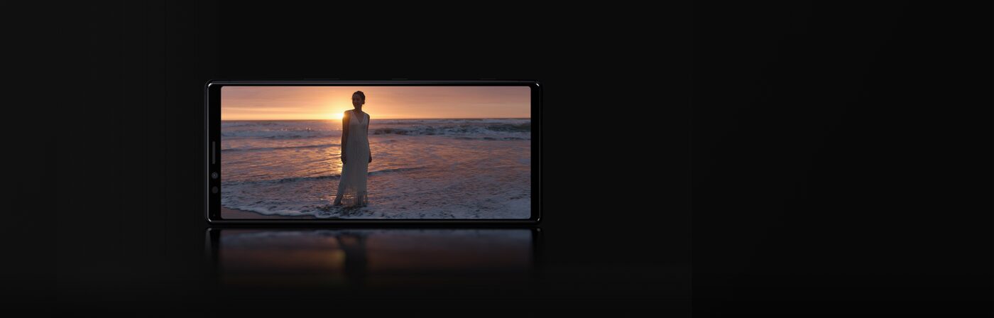 顯示幕 全球第一部配備 4K OLED 顯示幕的智慧型手機2