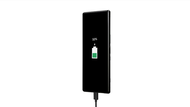 只要 30 分鐘就能充滿 50% 的電力